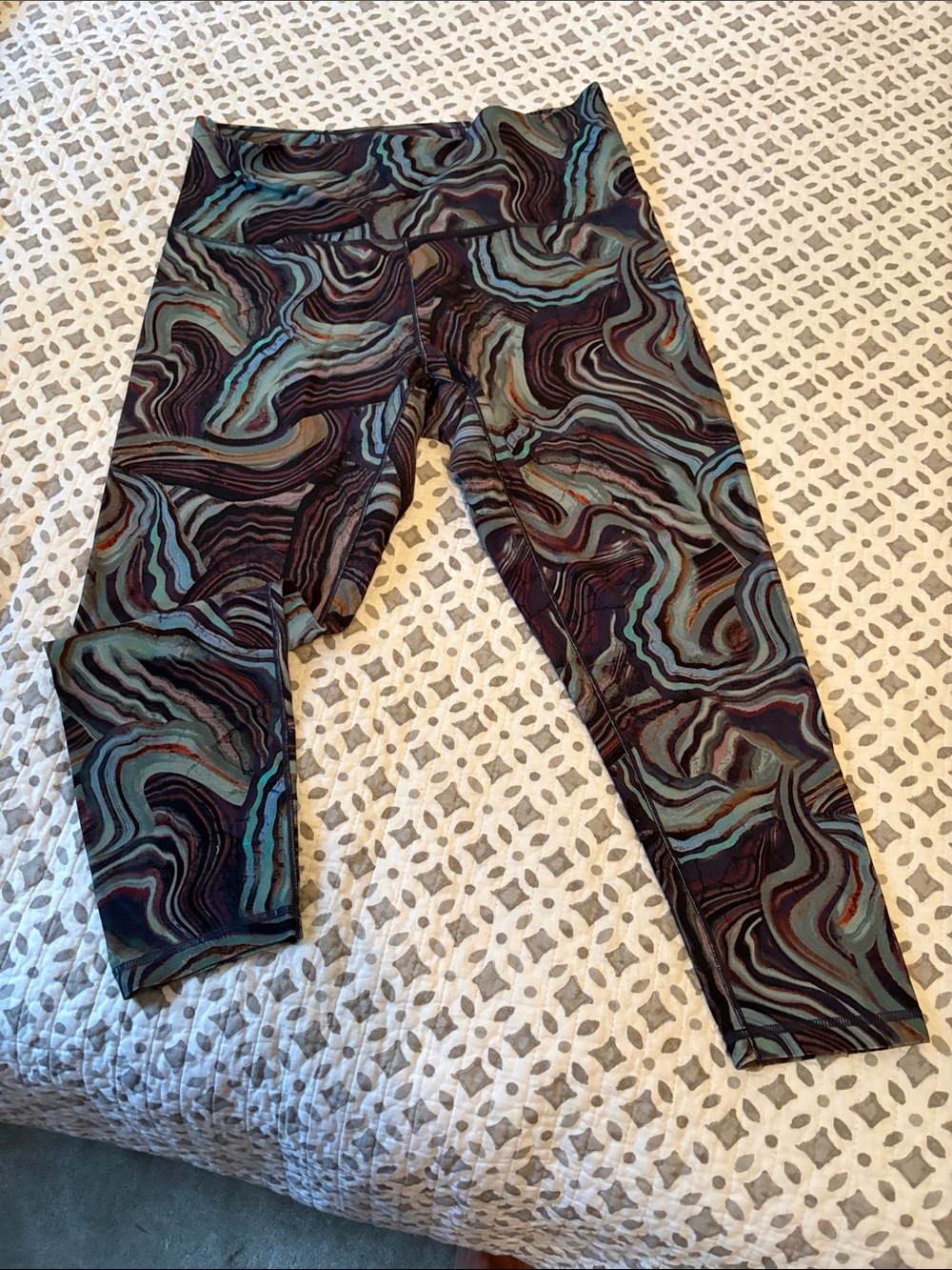 Kids Active Capri Leggings in Multicolor Swirl